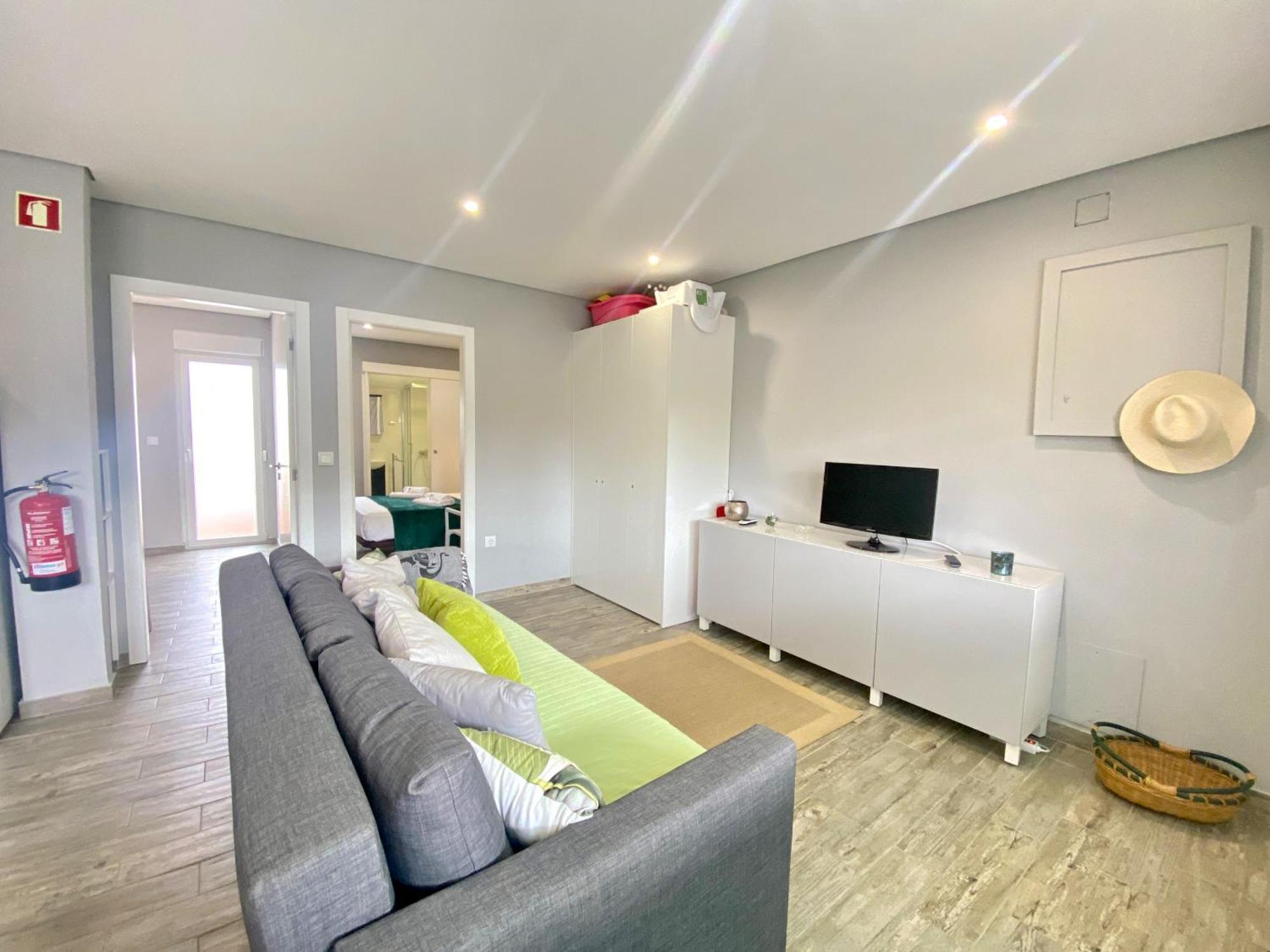 Apartment Stylish 2 By Homing Quarteira